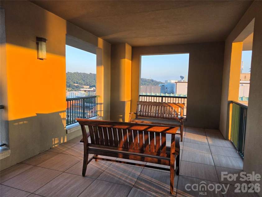 21 Battery Park Avenue, Asheville, NC 28801.  MLS# CAR4316380, YatesRealty ID 4126. 