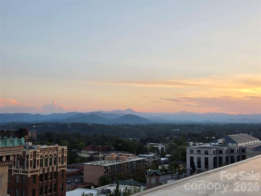 21 Battery Park Avenue, Asheville, NC 28801.  MLS# CAR4316380, YatesRealty ID 4126. 