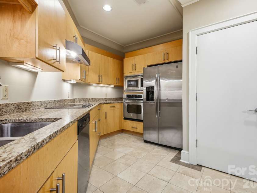 21 Battery Park Avenue, Asheville, NC 28801.  MLS# CAR4366856, YatesRealty ID 4126. Granite Counter Tops and Stainless Steel Appliances