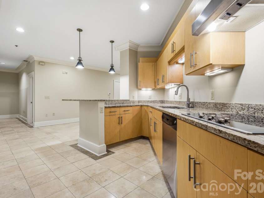 21 Battery Park Avenue, Asheville, NC 28801.  MLS# CAR4366856, YatesRealty ID 4126. Kitchen with Breakfast Bar