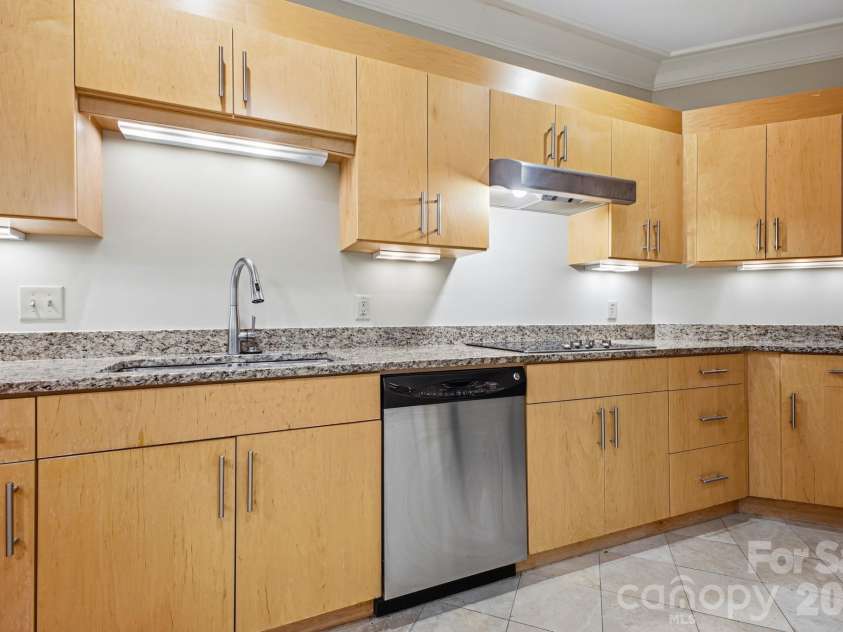 21 Battery Park Avenue, Asheville, NC 28801.  MLS# CAR4366856, YatesRealty ID 4126. Kitchen with Lots of Light