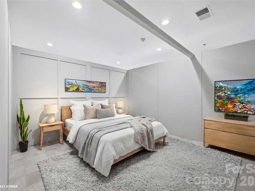 21 Battery Park Avenue, Asheville, NC 28801.  MLS# CAR4366856, YatesRealty ID 4126. Virtually Staged Bedroom