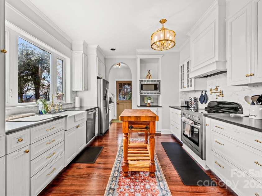 92 Bird Creek Estates Road, Black Mountain, NC 28711.  MLS# CAR4230693, YatesRealty ID 4126. 