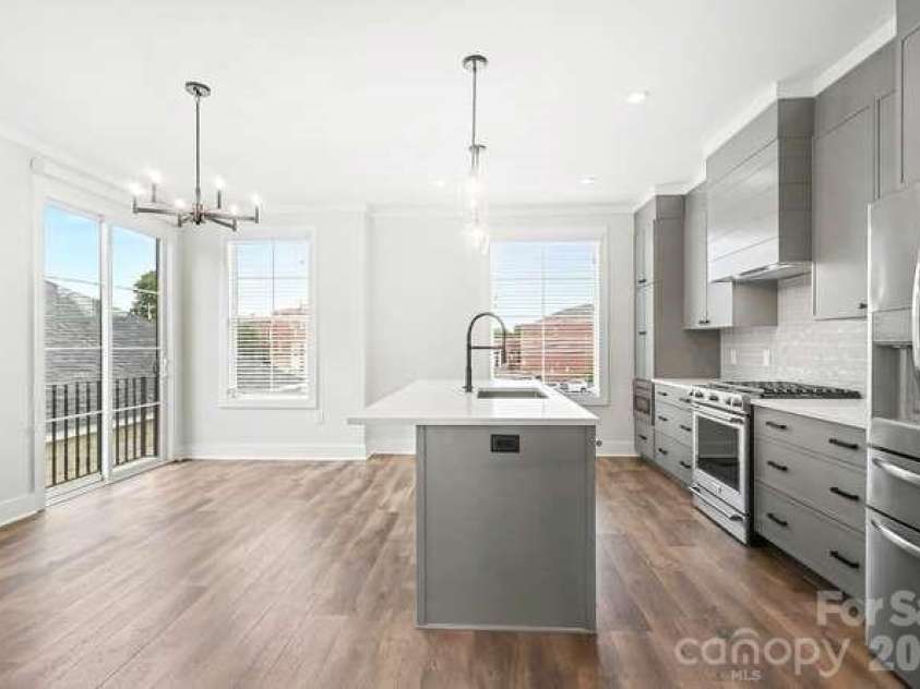 1300 10th Street, Charlotte, NC 28204.  MLS# CAR4386950, YatesRealty ID 41261. 