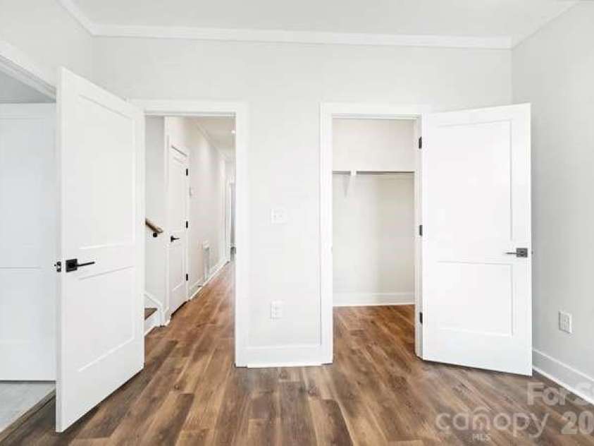 1300 10th Street, Charlotte, NC 28204.  MLS# CAR4386950, YatesRealty ID 41261. 