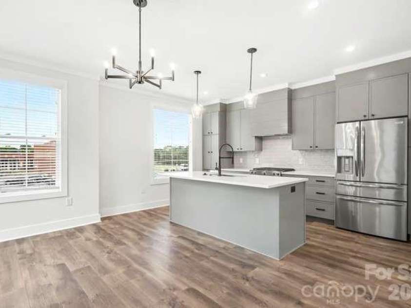 1300 10th Street, Charlotte, NC 28204.  MLS# CAR4386950, YatesRealty ID 41261. Kitchen with dining space