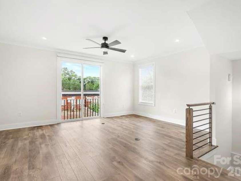 1300 10th Street, Charlotte, NC 28204.  MLS# CAR4386950, YatesRealty ID 41261. Living