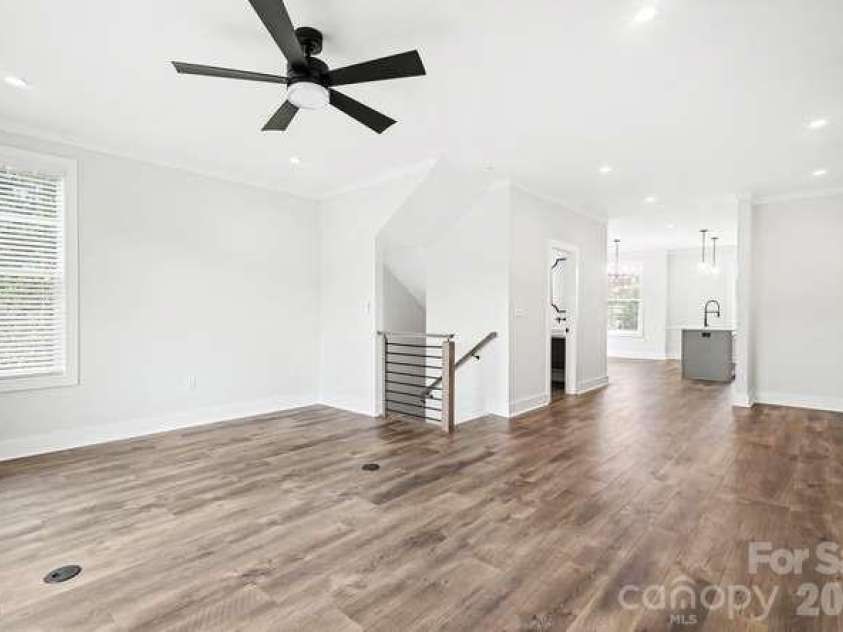 1300 10th Street, Charlotte, NC 28204.  MLS# CAR4386950, YatesRealty ID 41261. Open floor plan