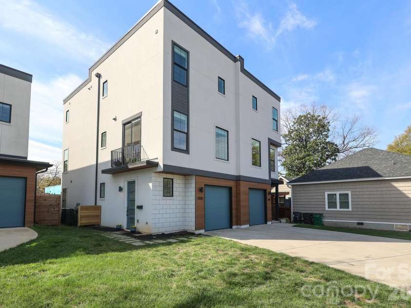 1302 10th Street, Charlotte, NC 28204.  MLS# CAR4362381, YatesRealty ID 41262. 