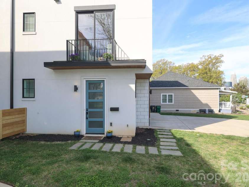 1302 10th Street, Charlotte, NC 28204.  MLS# CAR4362381, YatesRealty ID 41262. 