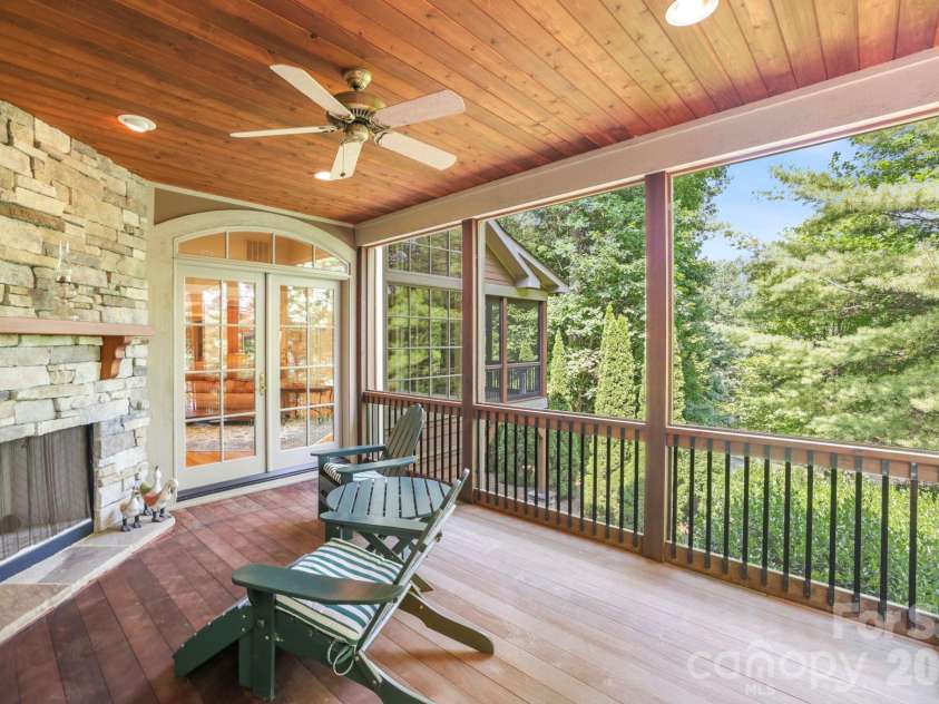 168 Chattooga Run, Hendersonville, NC 28739.  MLS# CAR4405423, YatesRealty ID 41263. 