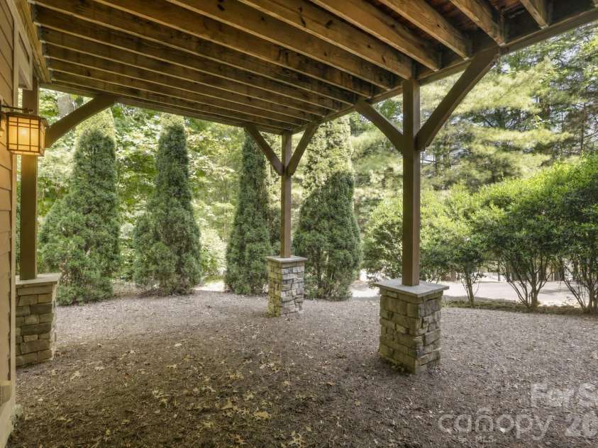168 Chattooga Run, Hendersonville, NC 28739.  MLS# CAR4405423, YatesRealty ID 41263. 