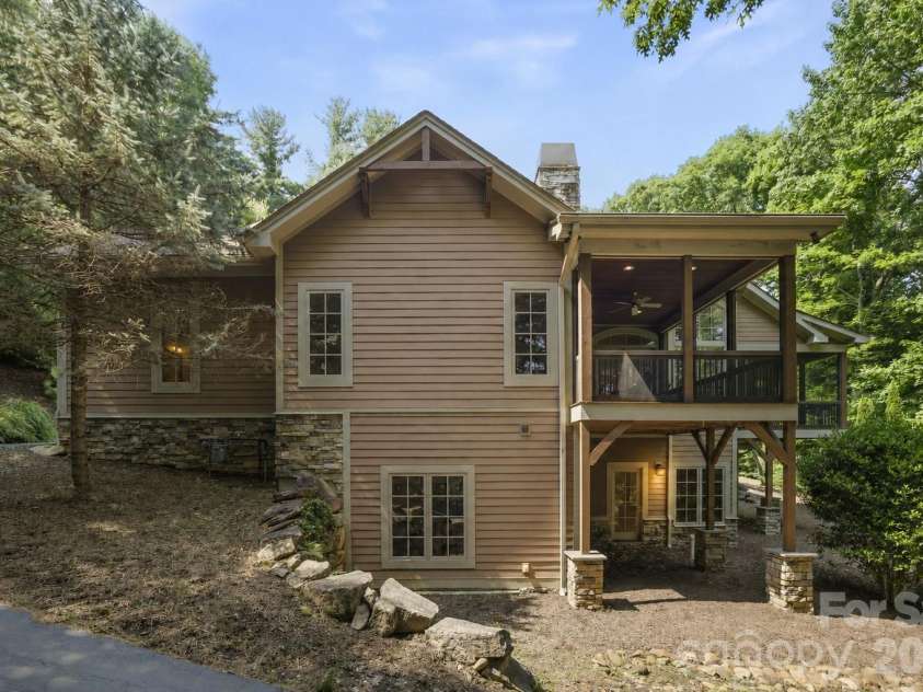 168 Chattooga Run, Hendersonville, NC 28739.  MLS# CAR4405423, YatesRealty ID 41263. 