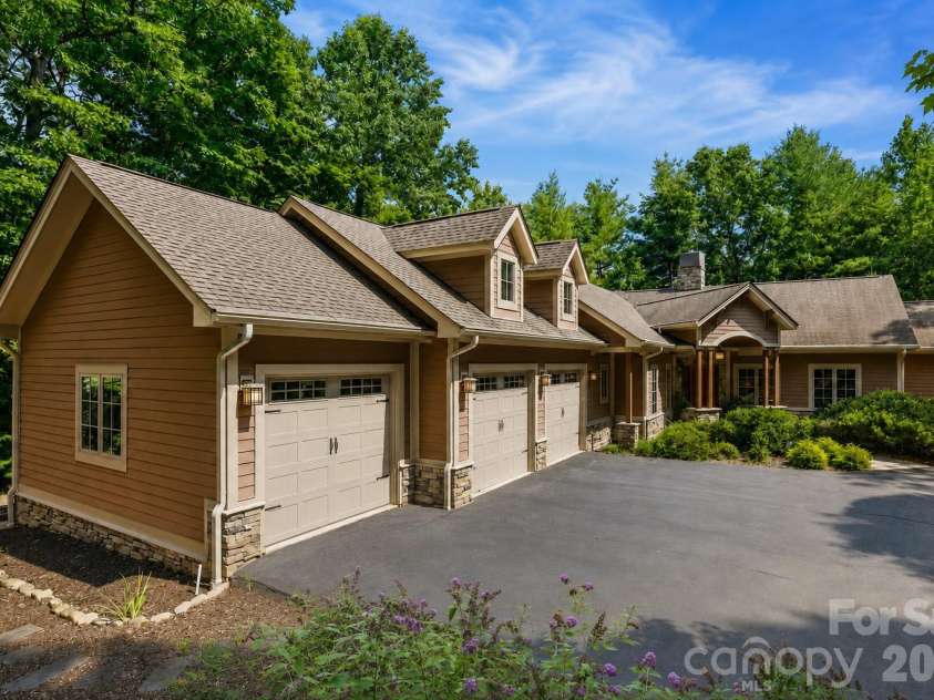 168 Chattooga Run, Hendersonville, NC 28739.  MLS# CAR4405423, YatesRealty ID 41263. 