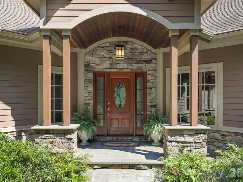 168 Chattooga Run, Hendersonville, NC 28739.  MLS# CAR4405423, YatesRealty ID 41263. 