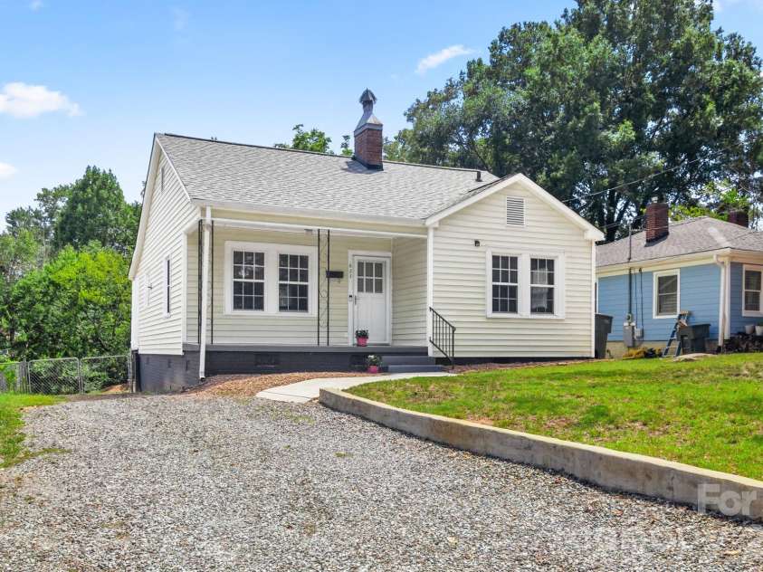 623 4th Avenue, Gastonia, NC 28054.  MLS# CAR4404617, YatesRealty ID 41268. 