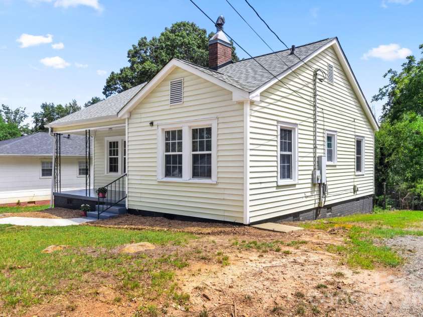 623 4th Avenue, Gastonia, NC 28054.  MLS# CAR4404617, YatesRealty ID 41268. 