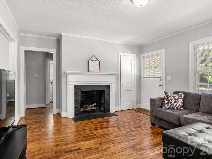 623 4th Avenue, Gastonia, NC 28054.  MLS# CAR4404617, YatesRealty ID 41268. 
