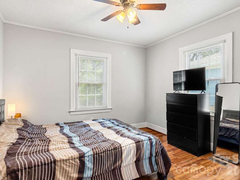 623 4th Avenue, Gastonia, NC 28054.  MLS# CAR4404617, YatesRealty ID 41268. 