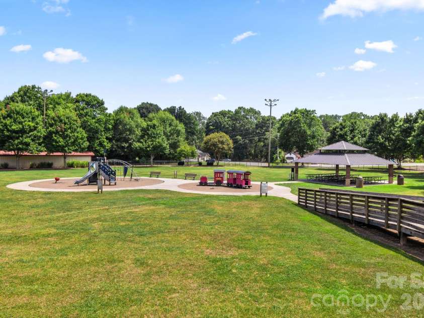 623 4th Avenue, Gastonia, NC 28054.  MLS# CAR4404617, YatesRealty ID 41268. 