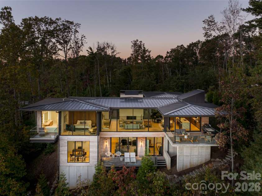 353 Retreat Ridge Way, Asheville, NC 28804.  MLS# CAR4301089, YatesRealty ID 4127. 