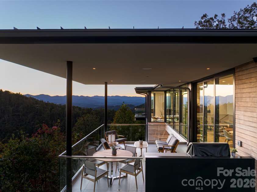 353 Retreat Ridge Way, Asheville, NC 28804.  MLS# CAR4301089, YatesRealty ID 4127. 