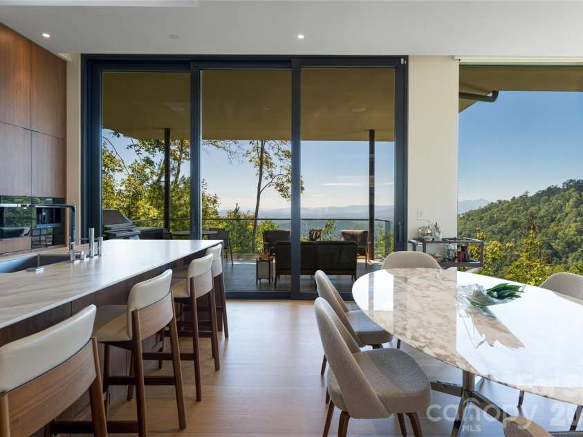 353 Retreat Ridge Way, Asheville, NC 28804.  MLS# CAR4301089, YatesRealty ID 4127. 