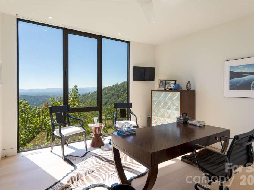 353 Retreat Ridge Way, Asheville, NC 28804.  MLS# CAR4301089, YatesRealty ID 4127. 