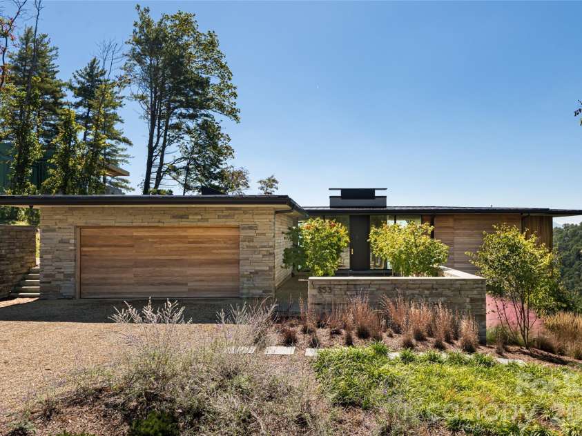 353 Retreat Ridge Way, Asheville, NC 28804.  MLS# CAR4301089, YatesRealty ID 4127. 