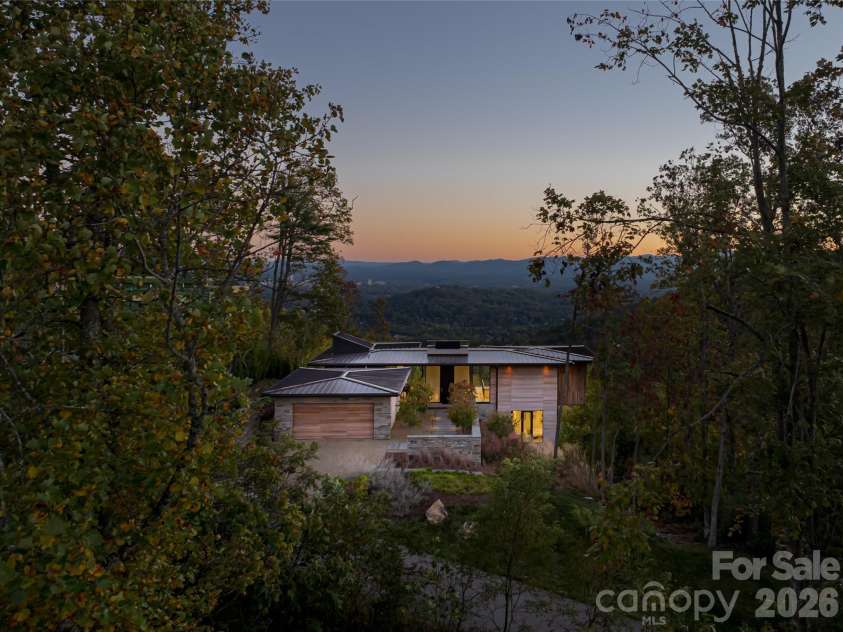 353 Retreat Ridge Way, Asheville, NC 28804.  MLS# CAR4301089, YatesRealty ID 4127. 