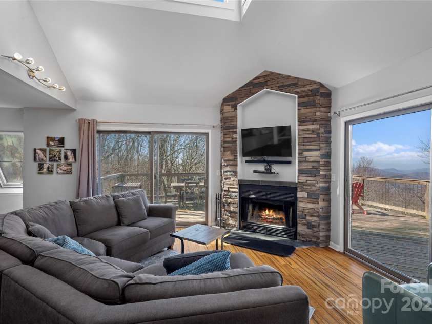 585 Granny Lewis Lane, Mars Hill, NC 28754.  MLS# CAR4241096, YatesRealty ID 4127. 