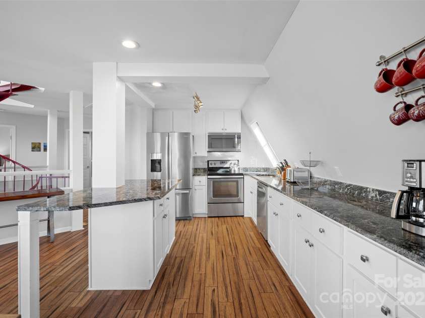 585 Granny Lewis Lane, Mars Hill, NC 28754.  MLS# CAR4241096, YatesRealty ID 4127. 