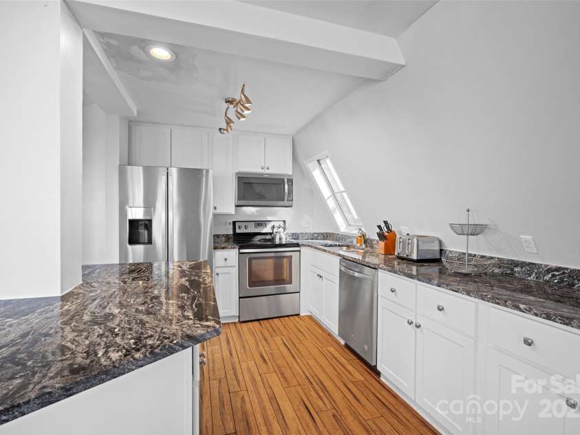 585 Granny Lewis Lane, Mars Hill, NC 28754.  MLS# CAR4241096, YatesRealty ID 4127. 