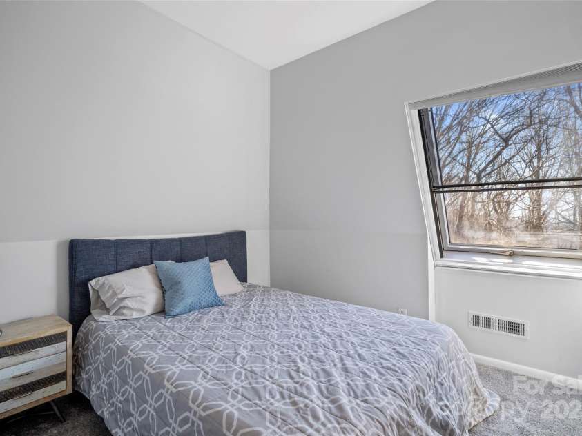 585 Granny Lewis Lane, Mars Hill, NC 28754.  MLS# CAR4241096, YatesRealty ID 4127. 