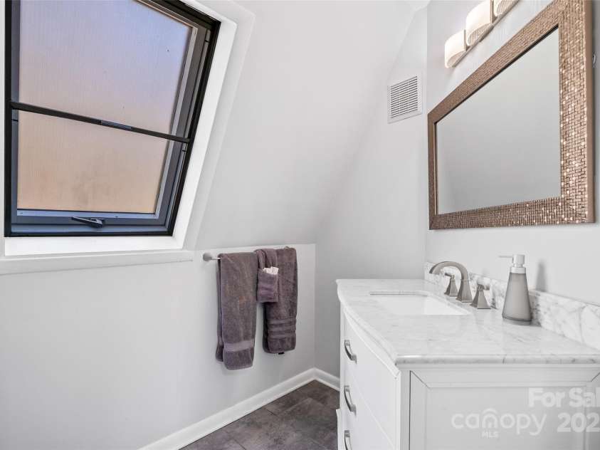 585 Granny Lewis Lane, Mars Hill, NC 28754.  MLS# CAR4241096, YatesRealty ID 4127. 