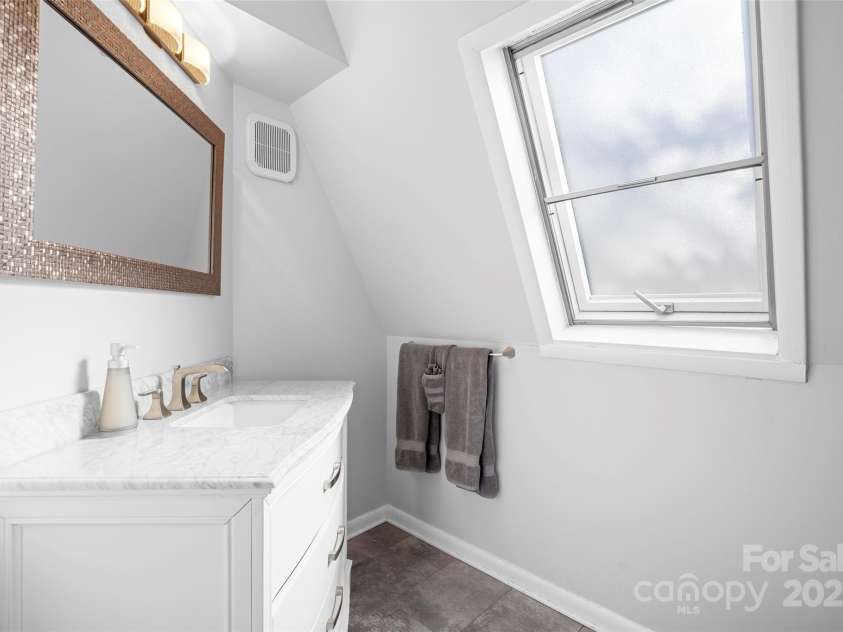 585 Granny Lewis Lane, Mars Hill, NC 28754.  MLS# CAR4241096, YatesRealty ID 4127. 