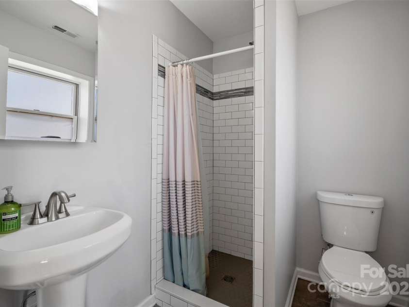 585 Granny Lewis Lane, Mars Hill, NC 28754.  MLS# CAR4241096, YatesRealty ID 4127. 