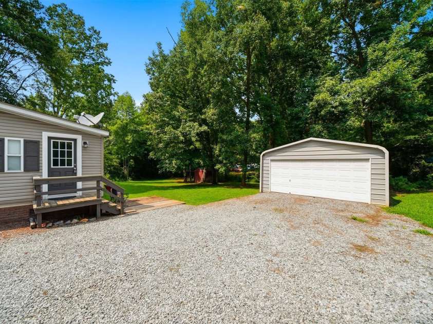 2932 Loop Road, Lincolnton, NC 28092.  MLS# CAR4407689, YatesRealty ID 41270. 