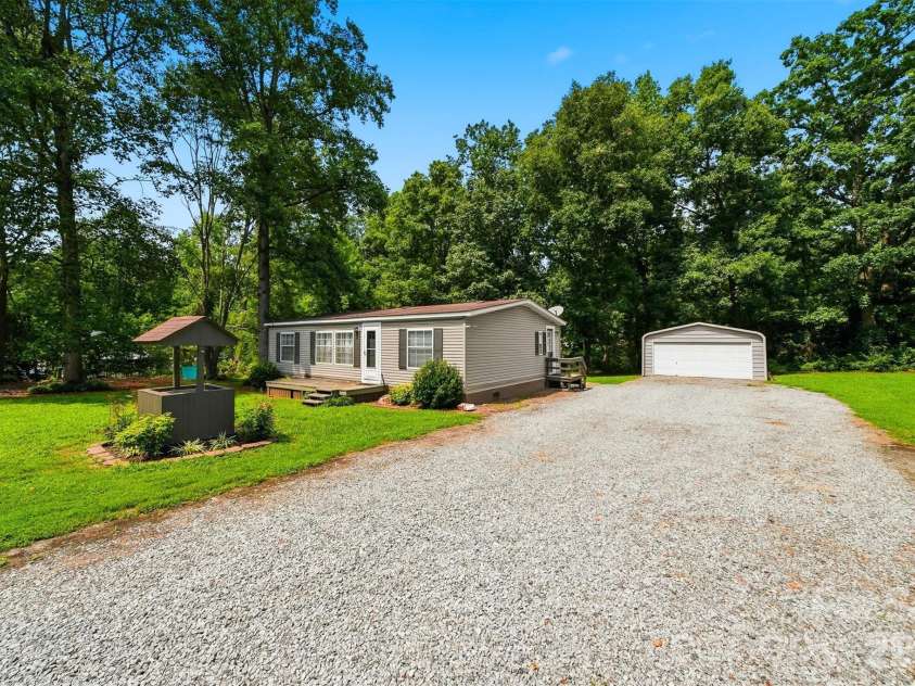 2932 Loop Road, Lincolnton, NC 28092.  MLS# CAR4407689, YatesRealty ID 41270. 