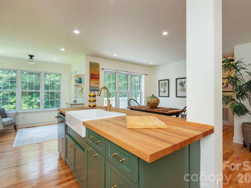 90 Pine Forest Drive, Weaverville, NC 28787.  MLS# CAR4407692, YatesRealty ID 41271. 