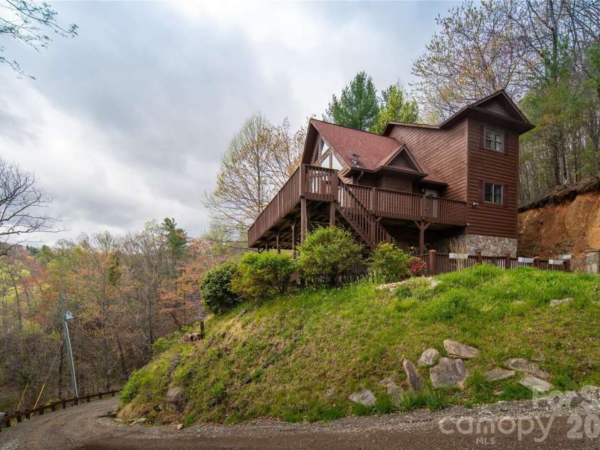 6006 Waterfalls Road, Lenoir, NC 28645.  MLS# CAR4403385, YatesRealty ID 41272. 