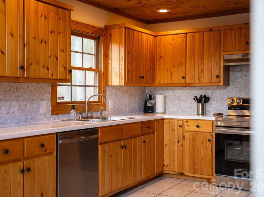 6006 Waterfalls Road, Lenoir, NC 28645.  MLS# CAR4403385, YatesRealty ID 41272. 