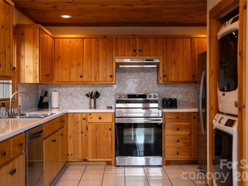 6006 Waterfalls Road, Lenoir, NC 28645.  MLS# CAR4403385, YatesRealty ID 41272. 