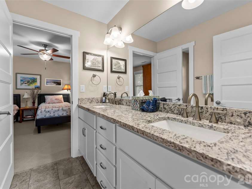 89 Greenwood Fields Drive, Asheville, NC 28804.  MLS# CAR4409418, YatesRealty ID 41274. 