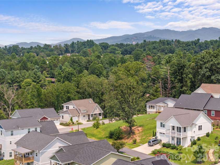 89 Greenwood Fields Drive, Asheville, NC 28804.  MLS# CAR4409418, YatesRealty ID 41274. 