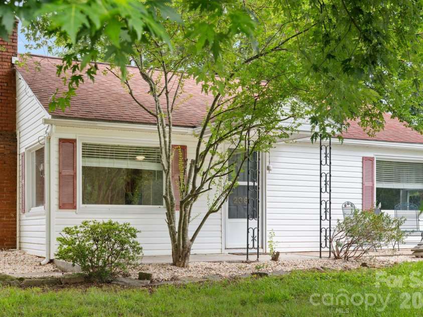 236 Governors View Road, Asheville, NC 28805.  MLS# CAR4409407, YatesRealty ID 41275. 