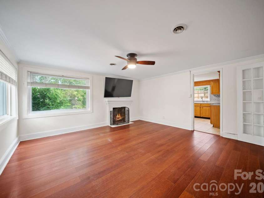 236 Governors View Road, Asheville, NC 28805.  MLS# CAR4409407, YatesRealty ID 41275. 