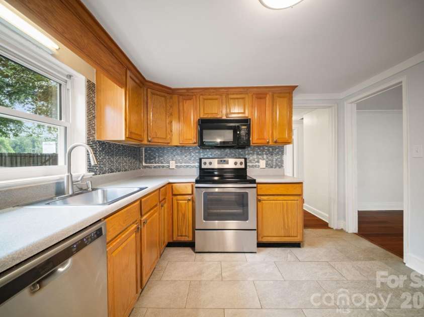 236 Governors View Road, Asheville, NC 28805.  MLS# CAR4409407, YatesRealty ID 41275. 