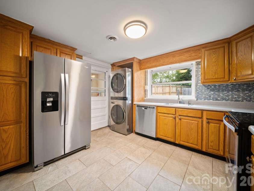 236 Governors View Road, Asheville, NC 28805.  MLS# CAR4409407, YatesRealty ID 41275. 