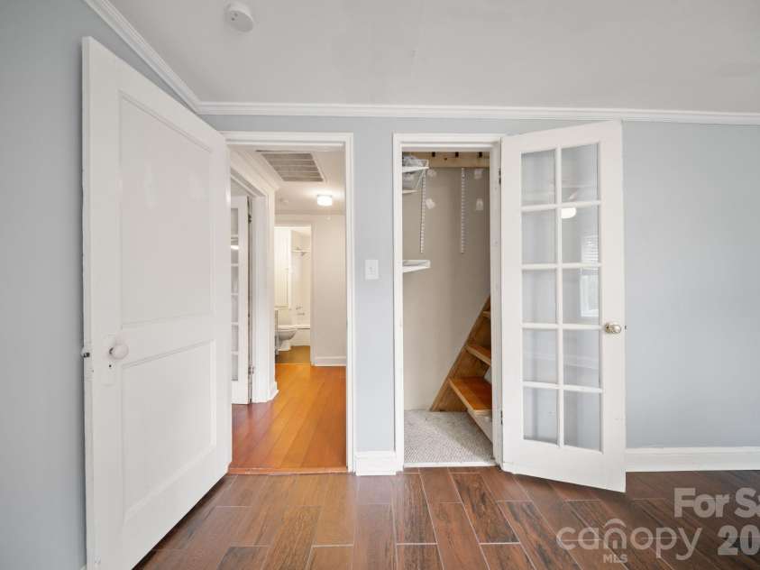 236 Governors View Road, Asheville, NC 28805.  MLS# CAR4409407, YatesRealty ID 41275. 
